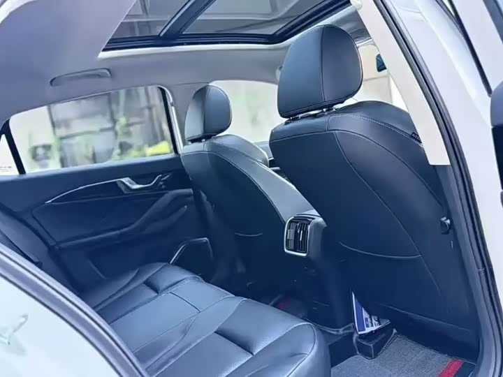 Фото 6 - Bestune B70