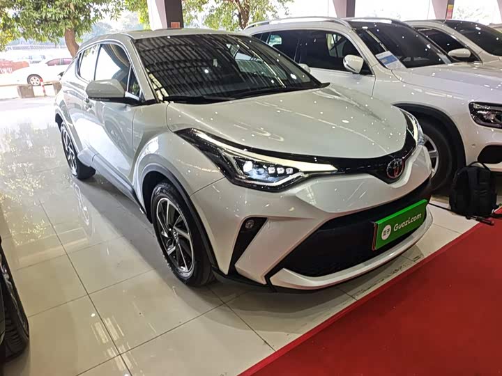 Фото 4 - Toyota C-HR