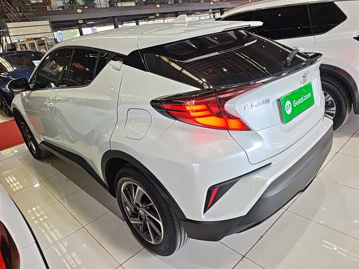 Фото 5 - Toyota C-HR