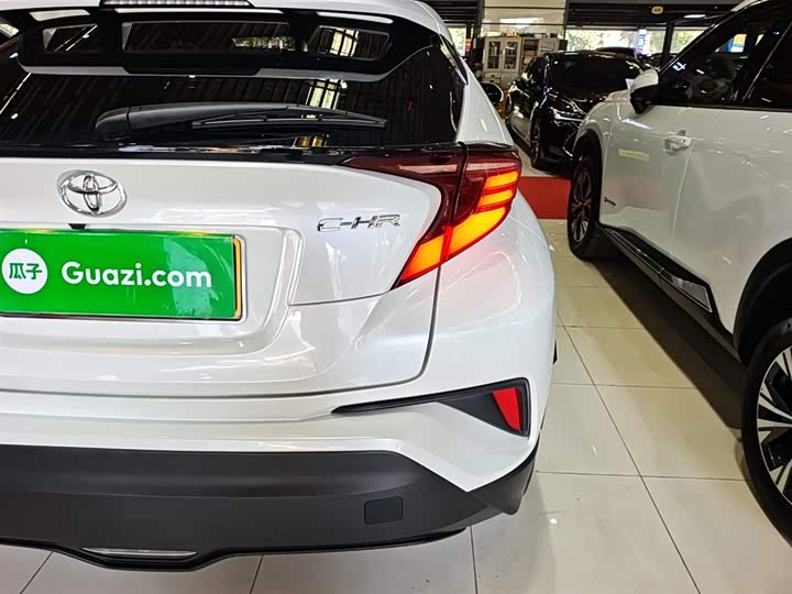 Фото 8 - Toyota C-HR