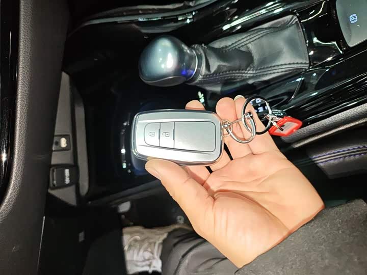 Фото 9 - Toyota C-HR