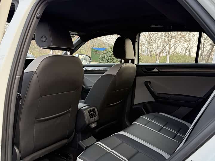 Фото 4 - Volkswagen T-Roc