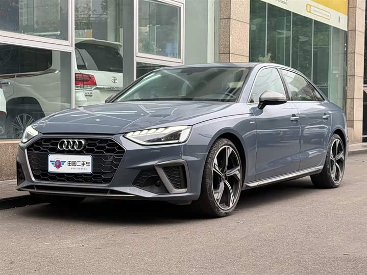 Фото 1 - Audi A4L