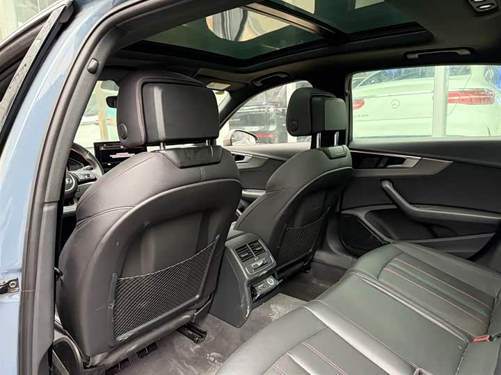 Фото 9 - Audi A4L