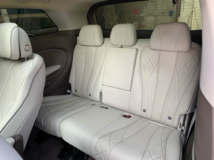 Фото 6 - Denza D9