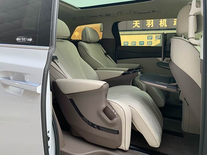 Фото 7 - Denza D9