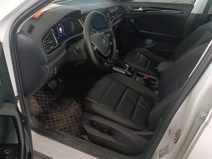 Фото 9 - Volkswagen T-Roc