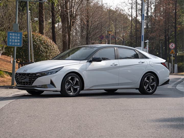 Фото 1 - Hyundai Elantra N line