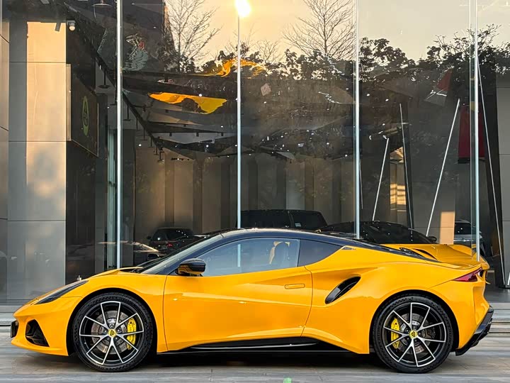 Фото 3 - Lotus Emira