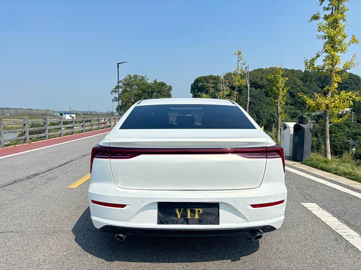 Фото 5 - Bestune B70