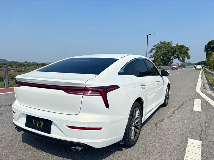 Фото 6 - Bestune B70