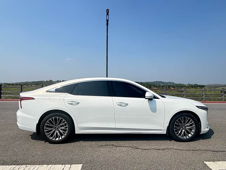 Фото 7 - Bestune B70