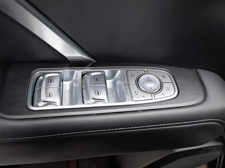 Фото 9 - Tank 400 Hybrid