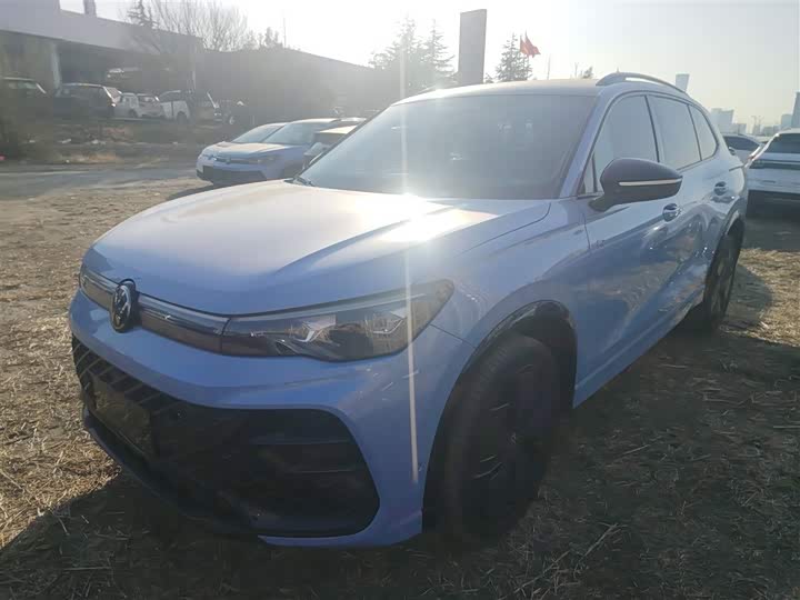 Фото 2 - Volkswagen Tiguan L Pro