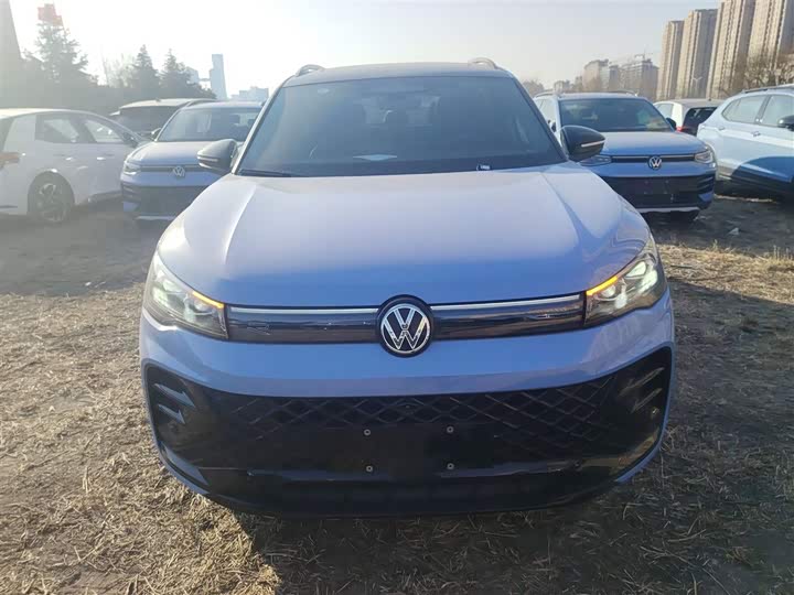 Фото 3 - Volkswagen Tiguan L Pro