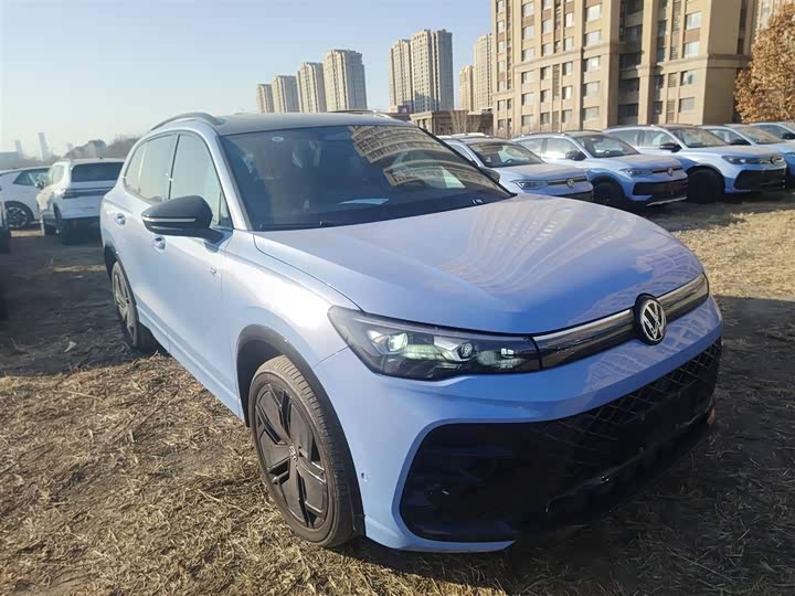 Фото 4 - Volkswagen Tiguan L Pro