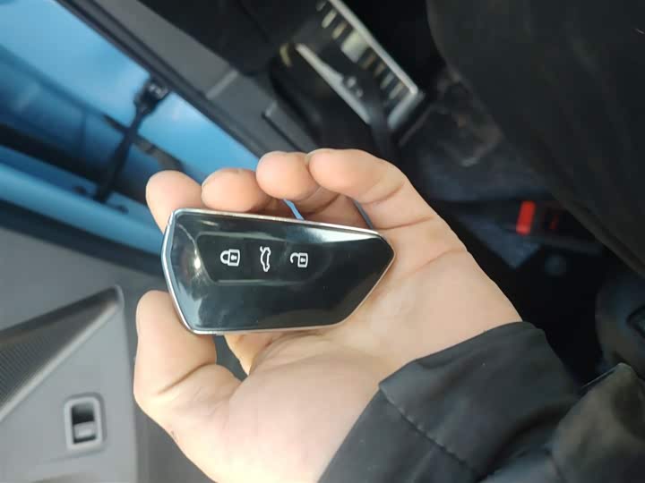 Фото 9 - Volkswagen Tiguan L Pro