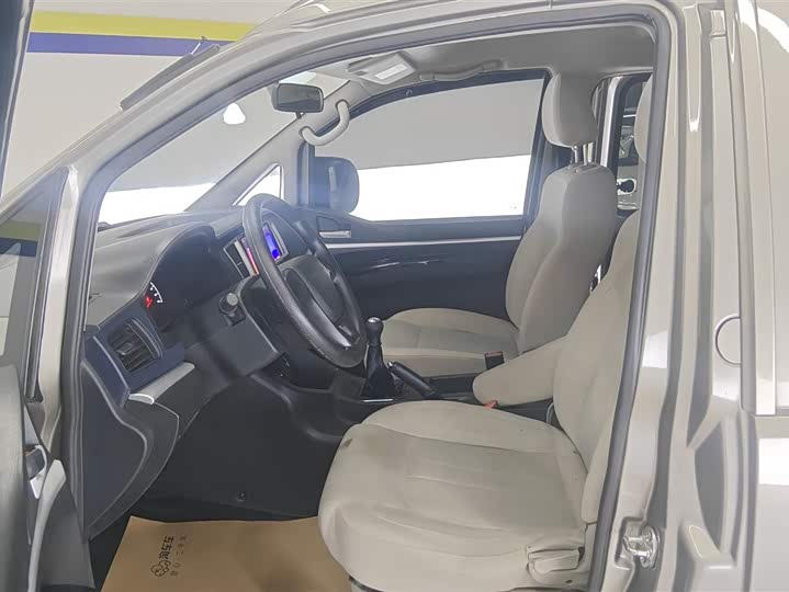 Фото 9 - Dongfeng Forthing Lingzhi M5