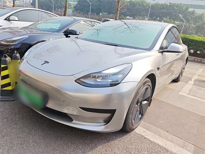 Фото 2 - Tesla Model 3