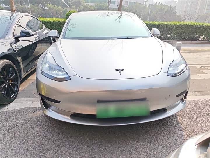 Фото 3 - Tesla Model 3