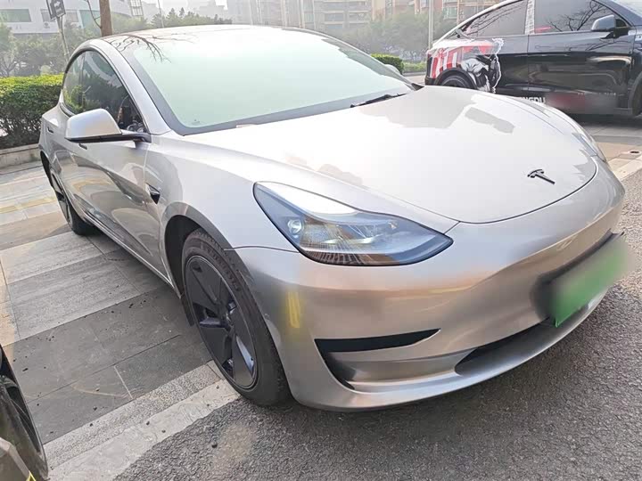 Фото 4 - Tesla Model 3