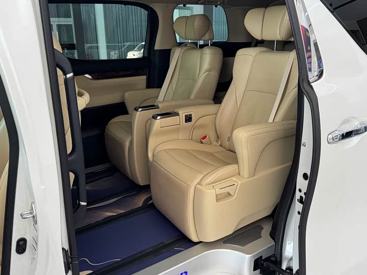 Фото 5 - Toyota Alphard