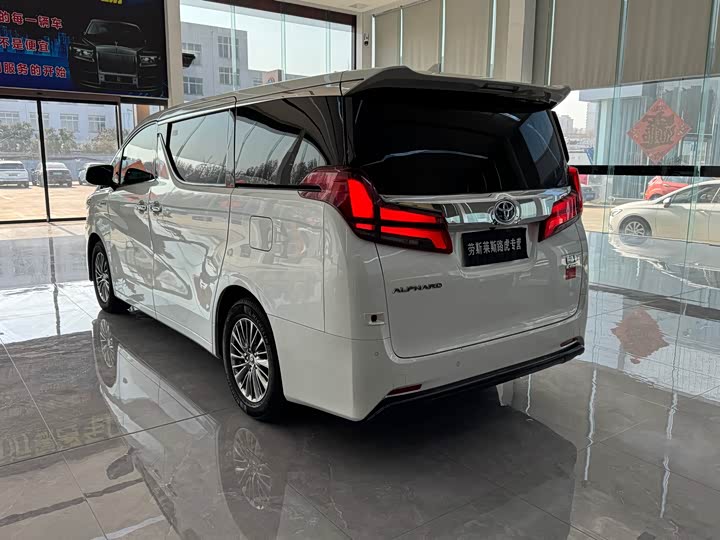 Фото 9 - Toyota Alphard