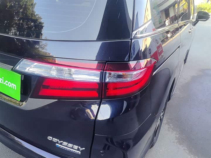 Фото 8 - Honda Odyssey