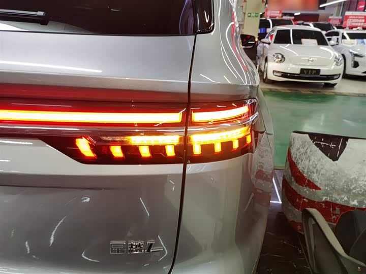 Фото 8 - Geely Monjaro