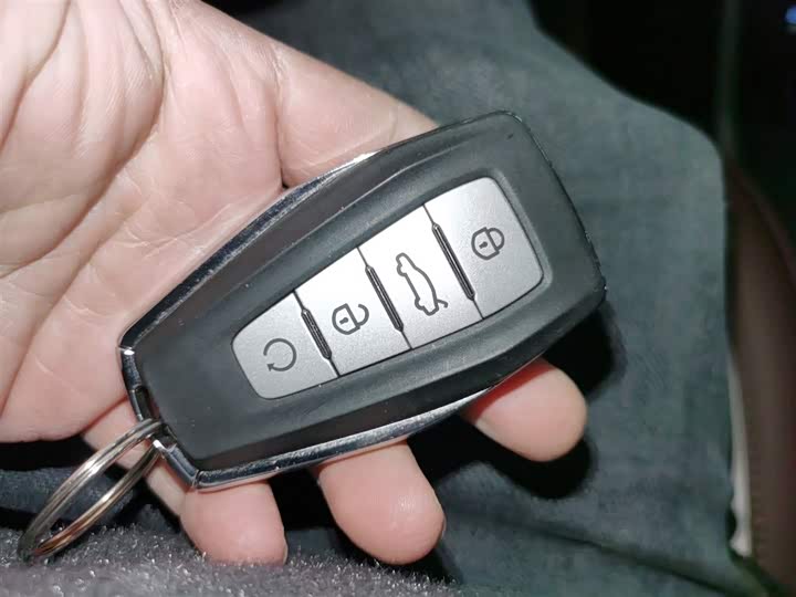 Фото 9 - Geely Monjaro