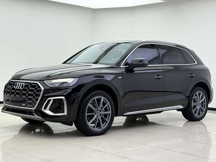 Фото 1 - Audi Q5L