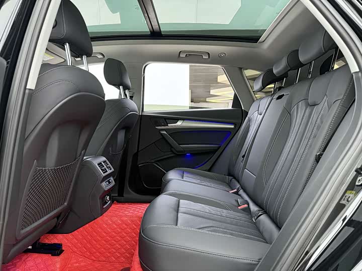 Фото 6 - Audi Q5L