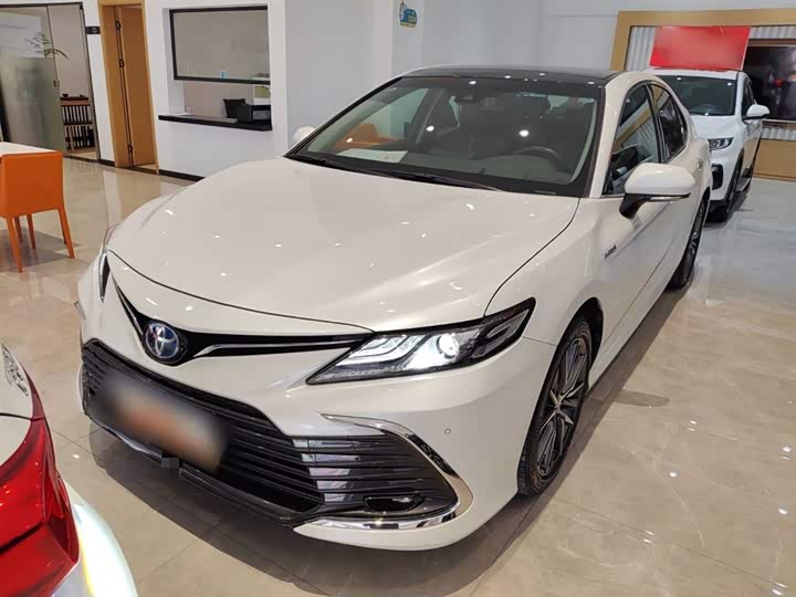 Фото 1 - Toyota Camry