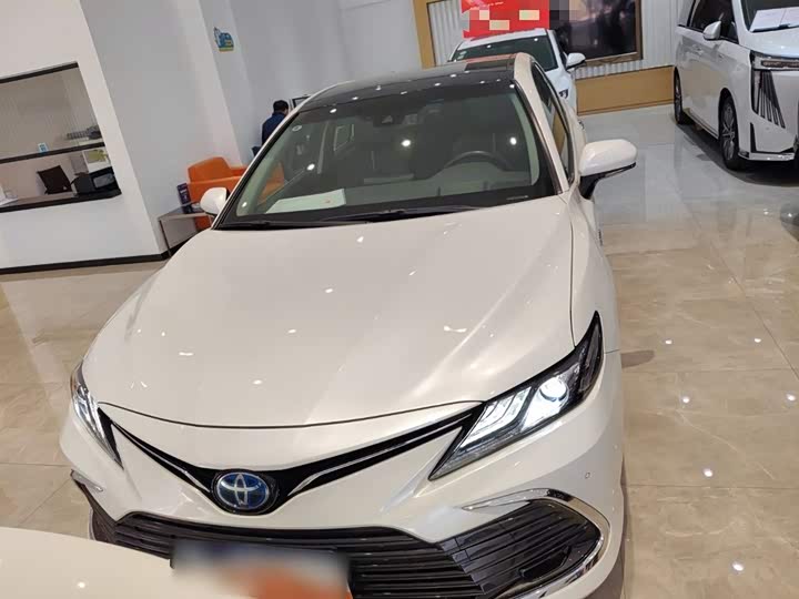 Фото 3 - Toyota Camry