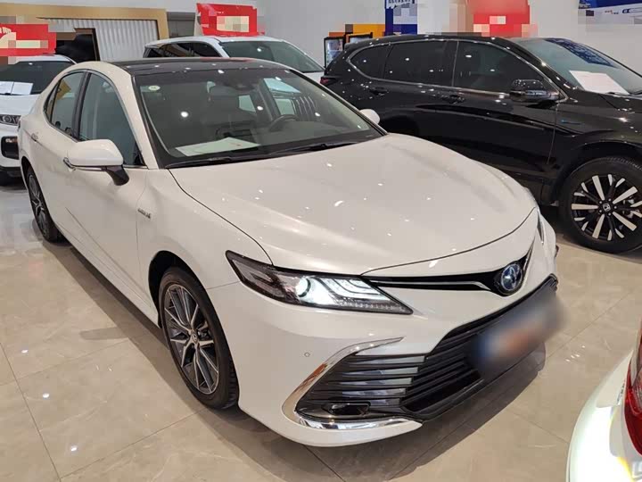 Фото 4 - Toyota Camry