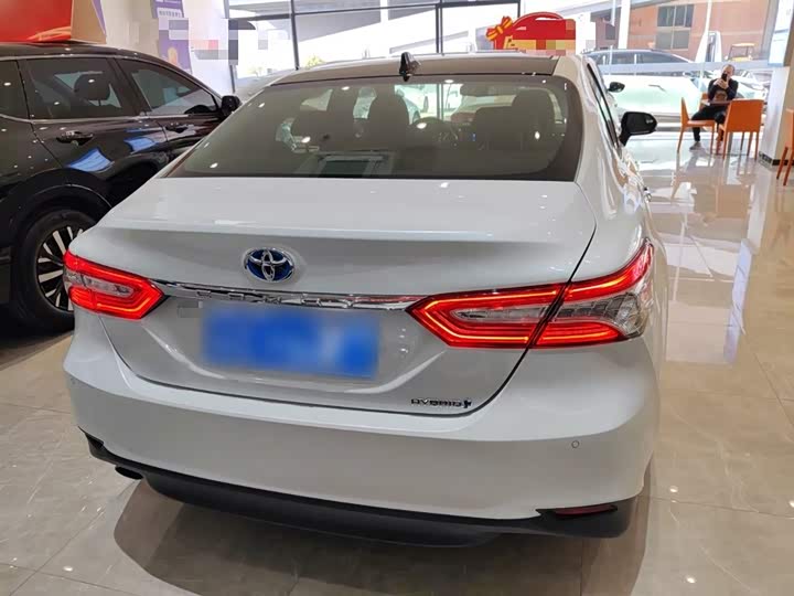 Фото 6 - Toyota Camry