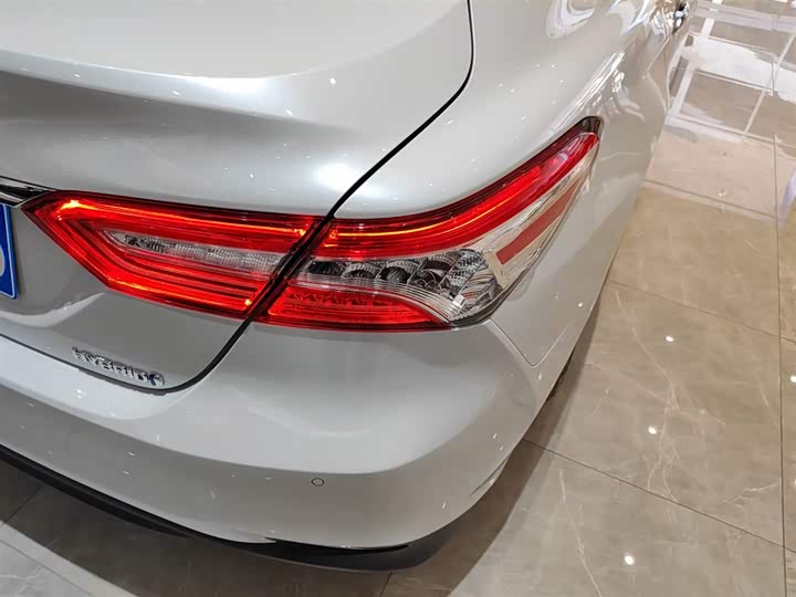 Фото 8 - Toyota Camry