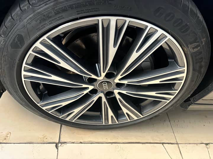 Фото 3 - Audi A6L