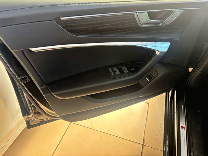 Фото 5 - Audi A6L