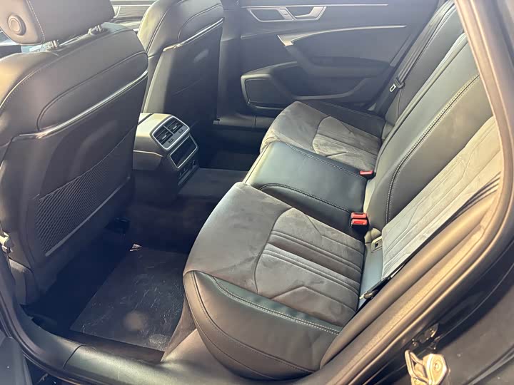 Фото 7 - Audi A6L