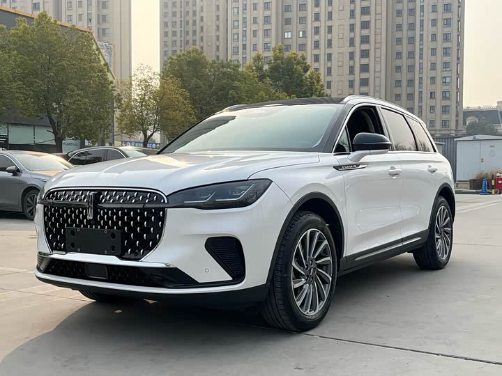 Фото 1 - Lincoln Corsair