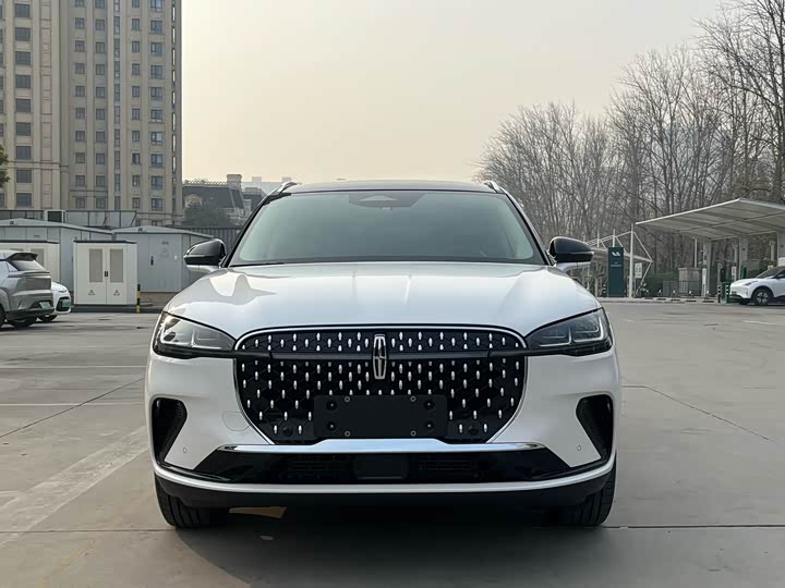 Фото 2 - Lincoln Corsair