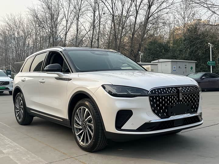 Фото 3 - Lincoln Corsair