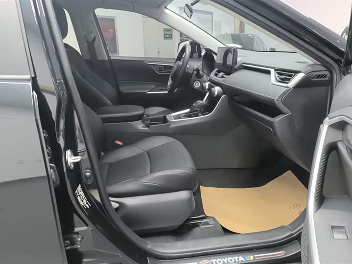 Фото 8 - Toyota Wildlander