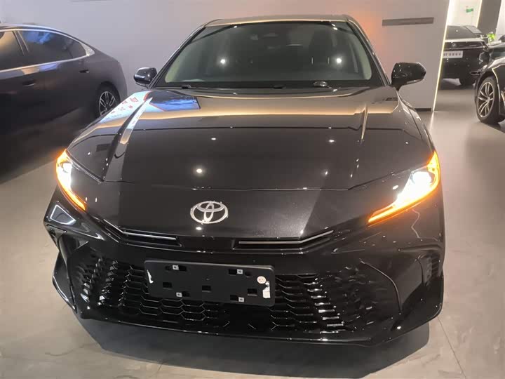 Фото 3 - Toyota Camry