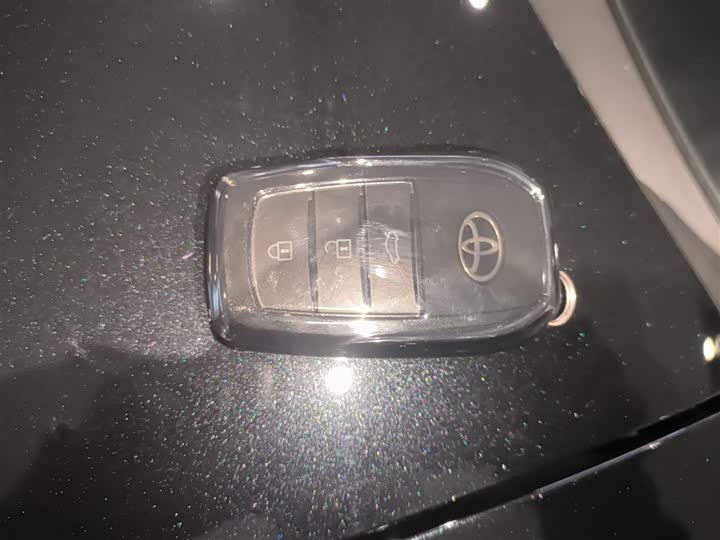 Фото 9 - Toyota Camry