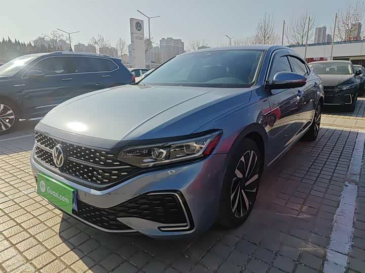 Фото 1 - Volkswagen Passat