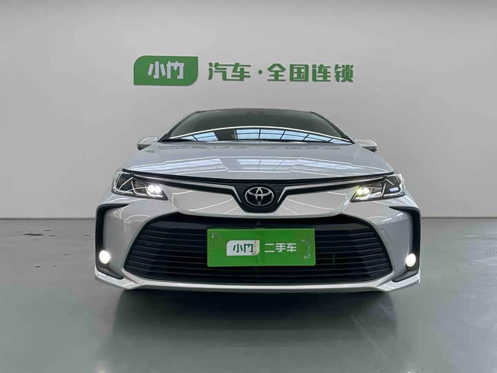 Фото 2 - Toyota Corolla