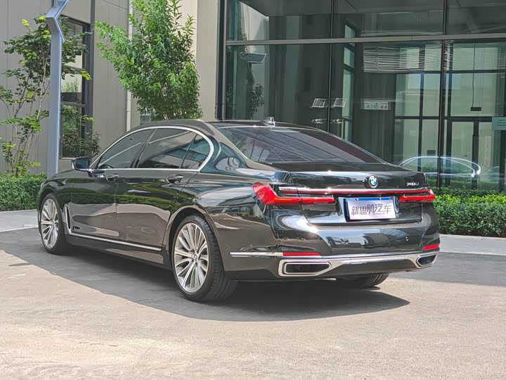 Фото 6 - BMW 7 Series