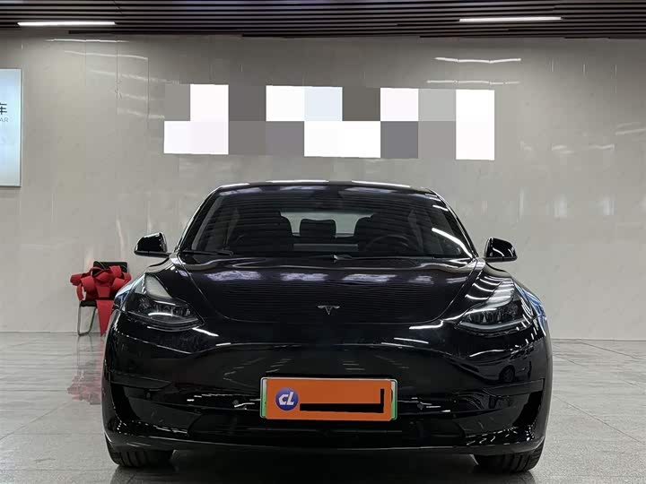 Фото 2 - Tesla Model 3